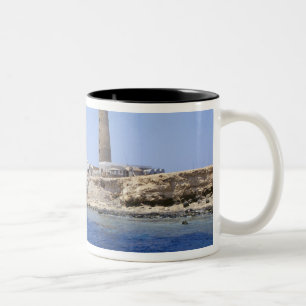 Leuchtturm auf den Brother Islands, Rotes Meer, Äg Zweifarbige Tasse