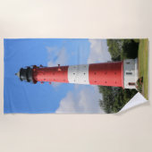 Leuchtturm auf Insel Pellworm im Sommer Strandtuch (Vorderseite)