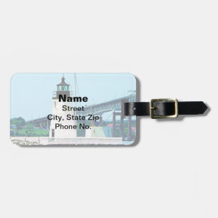 Leuchtturm, Brücke und Boote, Newport, RI Gepäckanhänger