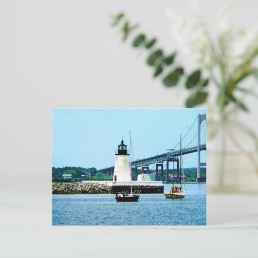 Leuchtturm, Brücke und Boote, Newport, RI Postkarte (Stehend Vorderseite)