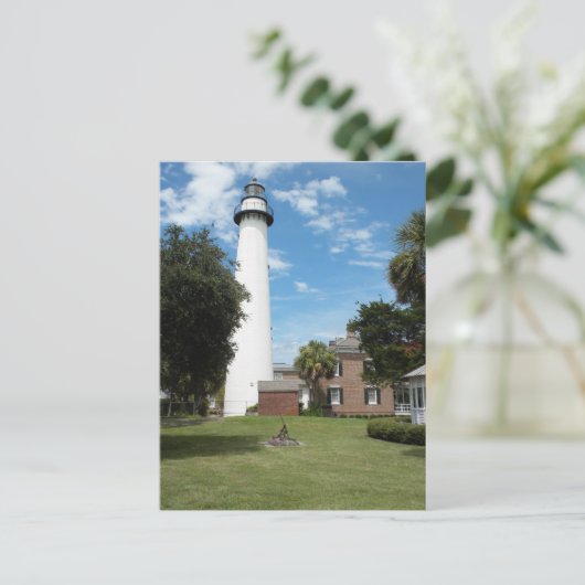 Leuchtturm gegen einen Sommer-Himmel Postkarte (Stehend Vorderseite)