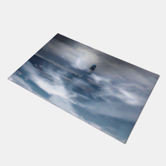 Leuchtturm im Sturm - Ostsee Fußmatte (Schrägansicht)