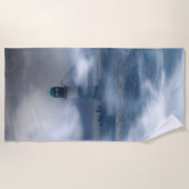 Leuchtturm im Sturm - Ostsee Strandtuch (Vorderseite)