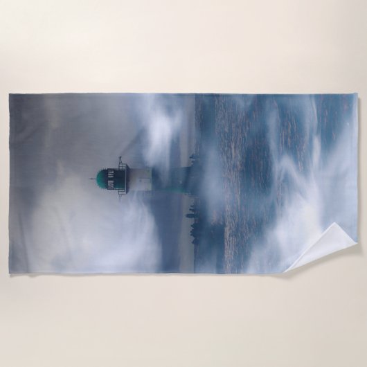 Leuchtturm im Sturm - Ostsee Strandtuch (Vorderseite)