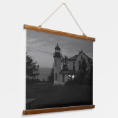 Leuchtturm in der Nacht Wandteppich Mit Holzrahmen (Gewinkelt)