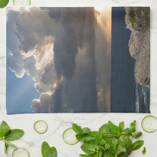 Leuchtturm in einem Sturm Küchentuch (Gefaltet)