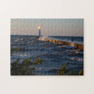 Leuchtturm in einem stürmischen Meer Puzzle