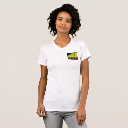 Leuchtturm in einer unfruchtbaren Landschaft T-Shirt (Vorne ganz)