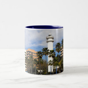 Leuchtturm in Marbella, Spanien Zweifarbige Tasse