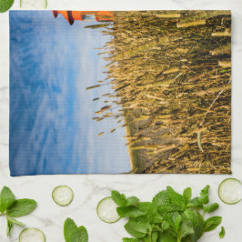 Leuchtturm in Stykisholmur, Island Geschirrtuch