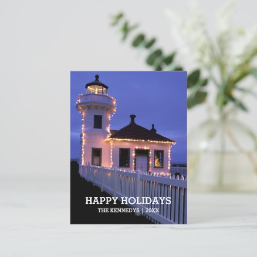 Leuchtturm mit Weihnachtslichtern Feiertagspostkarte (Stehend Vorderseite)