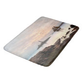 Leuchtturm & Sailboat im Mondlicht Badematte (Schrägansicht)