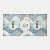 Leuchtturm und Eiswaves Winter Nautical Monogram Schreibtischunterlage (Vorderseite)