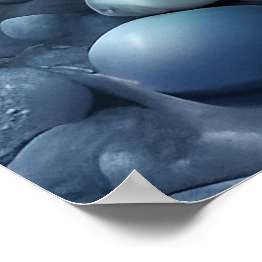 Leuchtturm und farbenfrohe Kieselsteine beim Sonne Poster (Ecke)