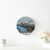 Leuchtturm und Schiff in Duluth Minnesota Runde Wanduhr (Zuhause)