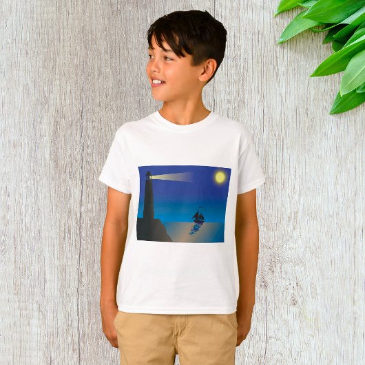 Leuchtturm und Segelboot am Nachmittag Mondlicht T-Shirt