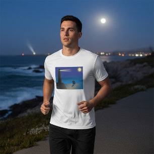 Leuchtturm und Segelboot bei nächtlicher mondbesch T-Shirt