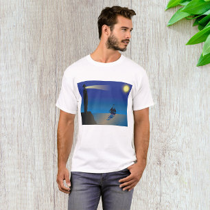 Leuchtturm und Segelboot bei nächtlicher mondbesch T-Shirt