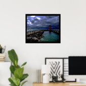 Leuchtturm unter Stormy Sky Poster (Heimbüro)