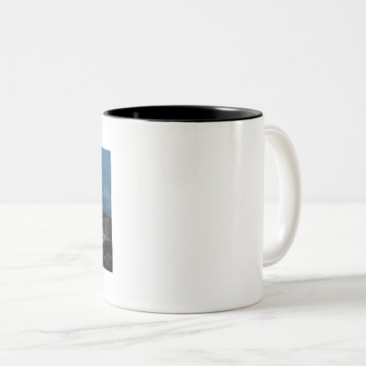 Leuchtturm zu Weihnachten Zweifarbige Tasse (VorderseiteRechts)