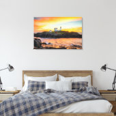 Leuchttürme | Nubble Lighthouse Maine Leinwanddruck (Insitu (Schlafzimmer))