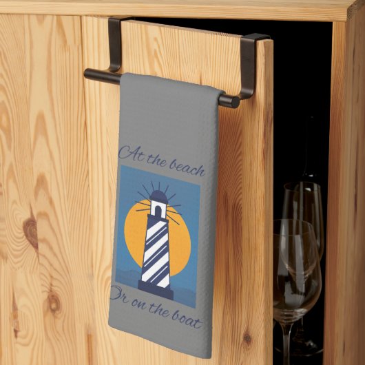 Leuchtturmsignierung mit Strandaussagen und Bootau Geschirrtuch (Drittel gefaltet)