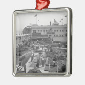 Leute, die erhöhte Ansicht B&W des Minigolfs Silbernes Ornament (Links)