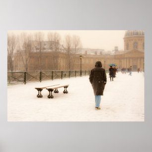Leute, die in der Schneeplakette spazieren gehen Poster