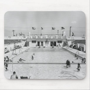 Leute, die Pool im im FreienB&W erhöht sich Mousepad