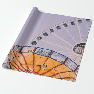 Leute, die tagsüber auf dem Fahrrad fahren Geschenkpapier