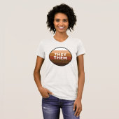 Leute mit farbigem Pride-T - Shirt (Vorne ganz)