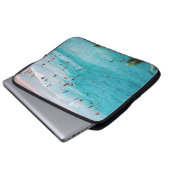 Leute schwimmen am Strand Laptopschutzhülle (Vorne Knopf)