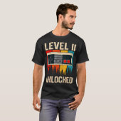 Level 11 Unlocked Video Game Controller Birthday M T-Shirt (Vorne ganz)