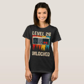 Level 26 Unlocked Video Game Controller Birthday M T-Shirt (Vorne ganz)