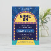 Level up Arcade Game Party Einladung (Stehend Vorderseite)