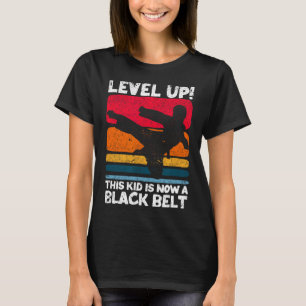 Level Up Dieser Kid Ist Jetzt Ein Schwarzgurtel Ka T-Shirt