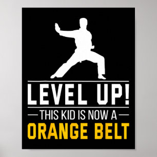 Level Up! Dieses Kind hat jetzt einen orangen Gürt Poster