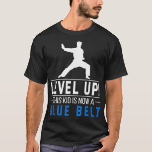 Level Up Dieses Kind ist jetzt ein Blue Belt Karat T-Shirt