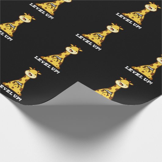 Level Up Funny Giraffe Pun Dark BG Geschenkpapier (Ecke)