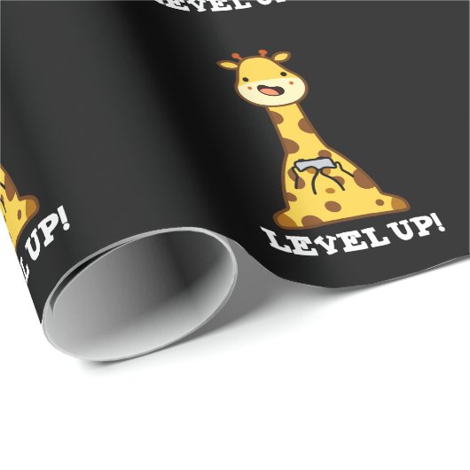 Level Up Funny Giraffe Pun Dark BG Geschenkpapier (Rolleneckpunkt)