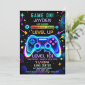 Level Up Gamer Birthday Invitation – Neon Game Einladung (Stehend Vorderseite)