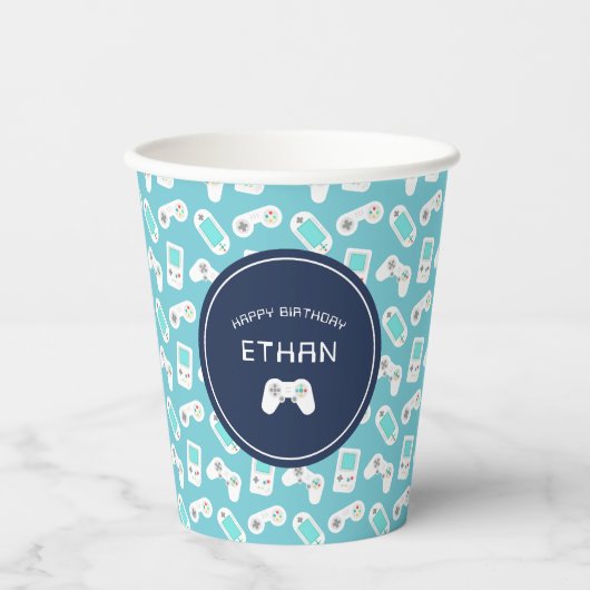Level Up | Gamer Pattern Personalisierter Geburtst Pappbecher (Vorderseite)