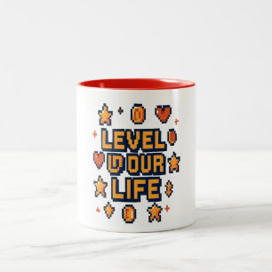 "Level Up Your Life" - Pixel Art Motivierend Desi Zweifarbige Tasse