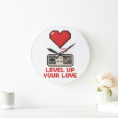 Level Up Your Love, Retro Pixel Gaming Design Große Wanduhr (Zuhause)