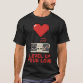 Level Up Your Love, Retro Pixel Gaming Design T-Shirt (Vorderseite)
