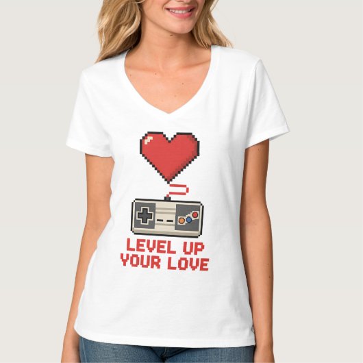 Level Up Your Love, Retro Pixel Gaming Design T-Shirt (Vorderseite)