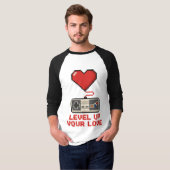 Level Up Your Love, Retro Pixel Gaming Design T-Shirt (Vorne ganz)