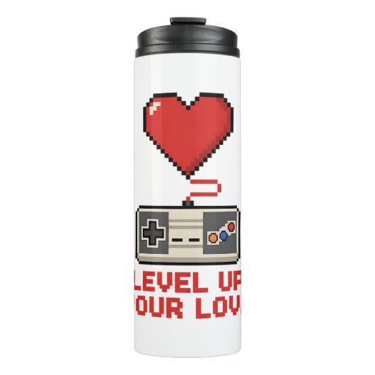 Level Up Your Love, Retro Pixel Gaming Design Thermosbecher (Vorderseite)