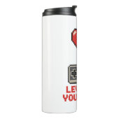 Level Up Your Love, Retro Pixel Gaming Design Thermosbecher (Nach links gedreht)