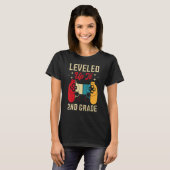 Leveled Up To 2nd Grade Gamer Back To School First T-Shirt (Vorne ganz)